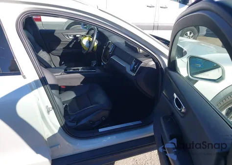 2022 Volvo V60 Cross Country T5 из США, поврежденный, VIN YV4102WK4N2092005